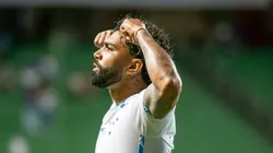 Gabigol, atacante do Cruzeiro, comemora um dos gols contra Itabirito - Foto: Fernando Moreno/AGIF