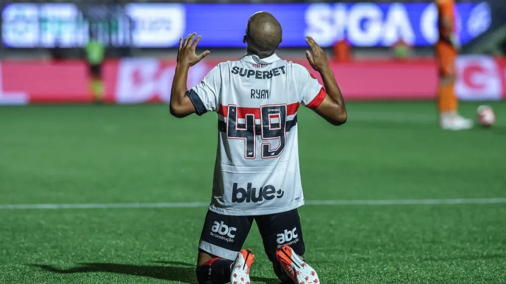 Ryan Francisco comemora seu gol pelo São Paulo. Foto: Marcello Zambrana/AGIF