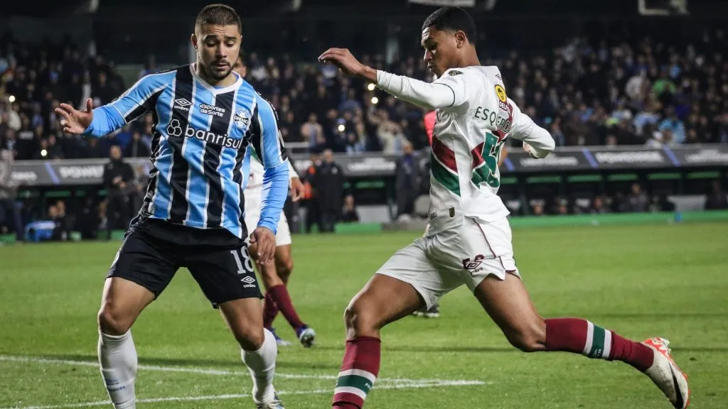 Esquerdinha pelo time principal do Fluminense. Foto: Leonardo Hubbe/AGIF