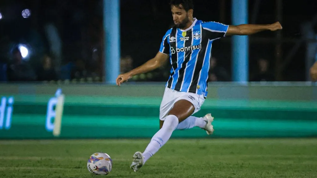 Pepê em partida do Grêmio