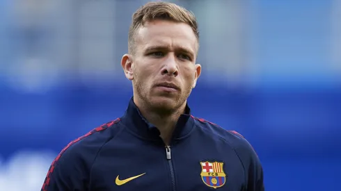 Arthur Melo flopou na Europa desde que saiu do Grêmio.