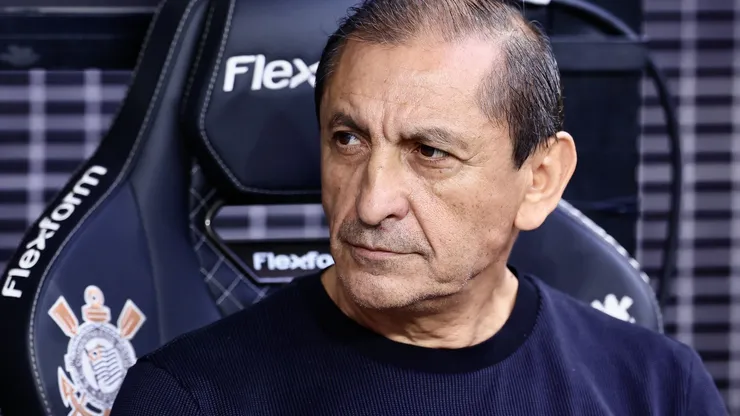Ramon Diaz técnico do Corinthians durante partida contra o Velo Clube no estádio Arena Corinthians pelo campeonato Paulista 2025. Foto: Marcello Zambrana/AGIF