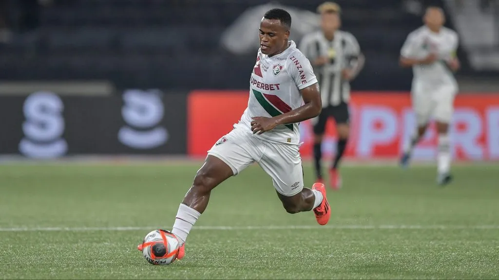 Arias pelo campeonato Carioca 2025. Foto: Thiago Ribeiro/AGIF