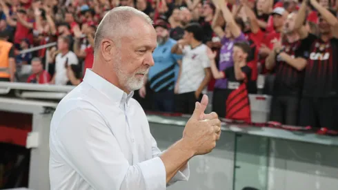 PR - CURITIBA - 01/12/2024 - BRASILEIRO A 2024, ATHLETICO-PR X FLUMINENSE - Mano Menezes tecnico do Fluminense durante partida contra o Athletico-PR no estadio Arena da Baixada pelo campeonato Brasileiro A 2024. Foto: Robson Mafra/AGIF