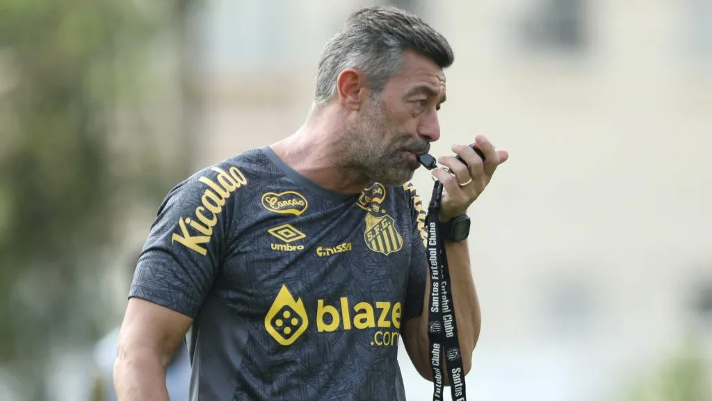 Pedro Caixinha, treinador do Santos