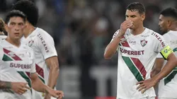 Jogadores do Fluminense lamentam derrota no clássico Foto: Thiago Ribeiro/AGIF