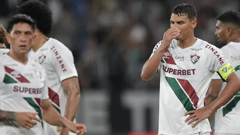 Jogadores do Fluminense lamentam derrota no clássico Foto: Thiago Ribeiro/AGIF