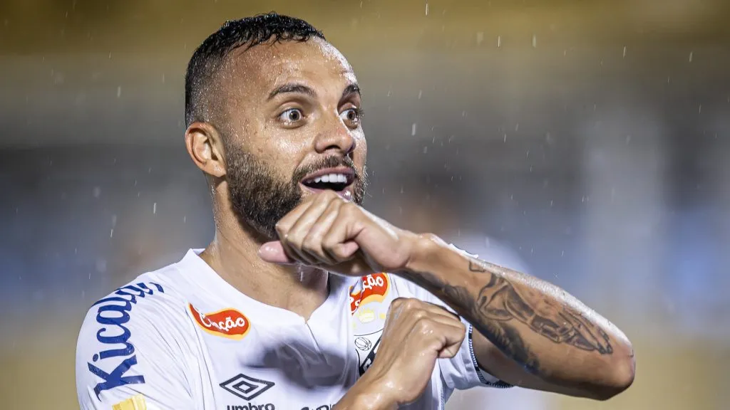 Guilherme comemorando gol pelo Santos -  Fotos: Raul Baretta/ Santos FC.