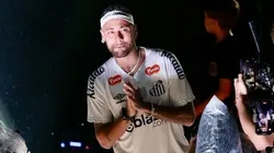 Neymar durante sua apresentação oficial como jogador do Santos realizada no Vila Belmiro. Foto: Marcello Zambrana/AGIF