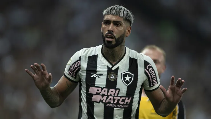 Barboza jogador do Botafogo durante partida contra o Criciúma no estádio Maracanã pelo campeonato Brasileiro A 2024. Foto: Jorge Rodrigues/AGIF