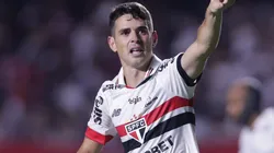 Oscar comemorando gol durante partida entre São Paulo e Corinthians, no Morumbis, pelo Paulistão.
