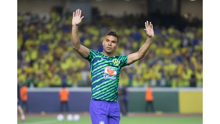 Casemiro, pela Seleção Brasileira, durante aquecimento antes da partida contra o Bolívia no Mangueirão pelas Eliminatórias da Copa Do Mundo 2026. Foto: Fernando Torres / AGIF