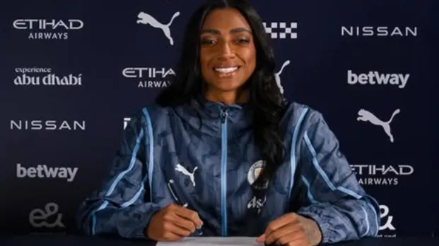 Kerolin em apresentação pelo City