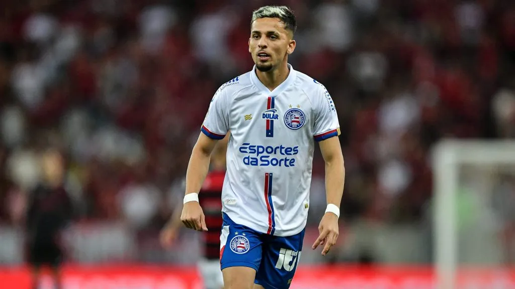 Biel em partida com a camisa do Bahia