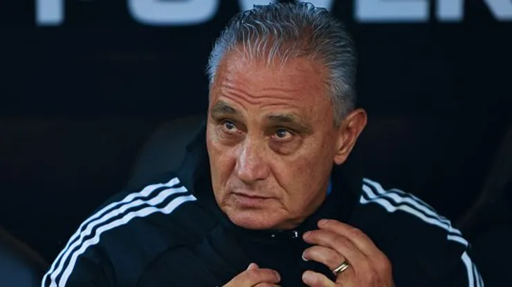 Tite durante partida entre Peñarol-URU e Flamengo, no Estádio Campeón Del Siglo, pelas quartas de final da Libertadores 2024. Foto: Ernesto Ryan