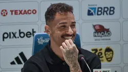 Danilo foi apresentado pelo Rubro-Negro