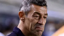 Pedro Caixinha já recomeça a irritar a torcida do Santos Foto: Marcello Zambrana/AGIF