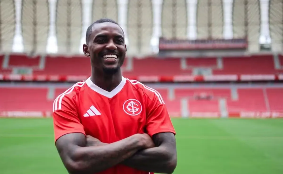 Ramon chega ao Internacional e agradece apoio recebido pela torcida