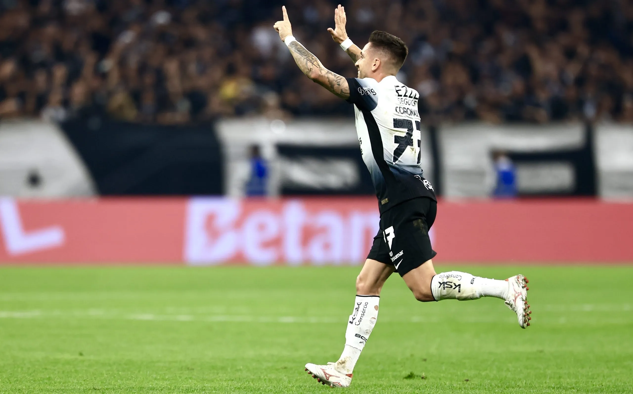 Igor Coronado, meia do Corinthians comemora seu gol durante partida contra o Nordeste, na NeoQuímica Arena pelo campeonato Paulista 2025. Foto: Marcello Zambrana/AGIF