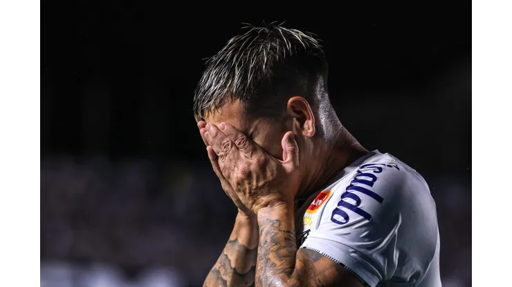 Soteldo jogador do Santos durante partida contra o São Paulo no estádio Vila Belmiro pelo campeonato Paulista 2025. Foto: Marcello Zambrana/AGIF
