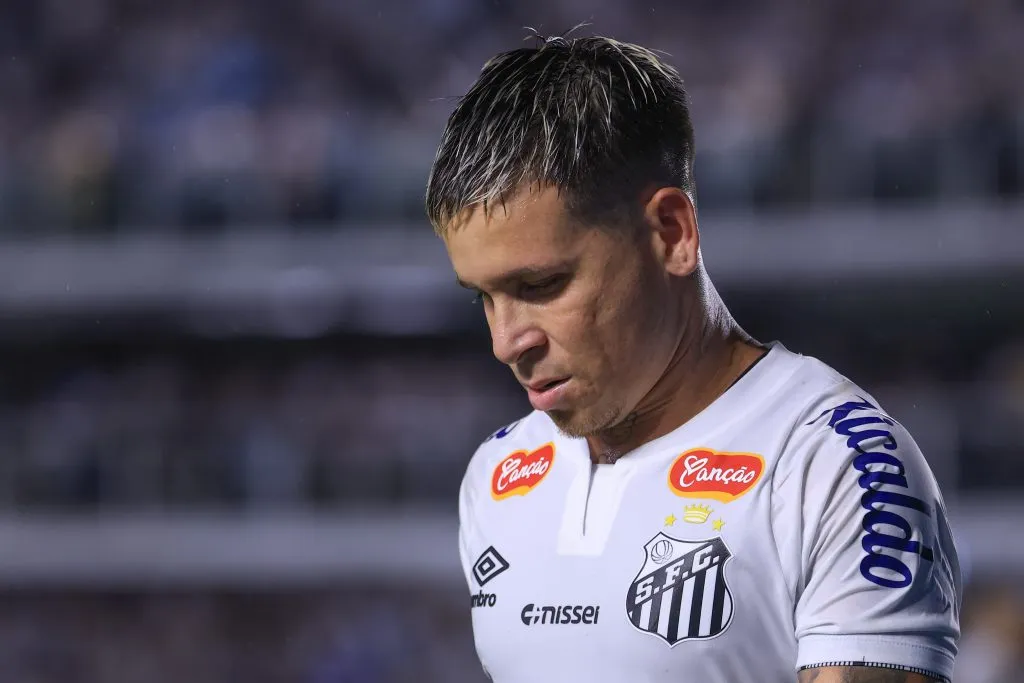 SP – SANTOS – 01/02/2025 – PAULISTA 2025, SANTOS X SAO PAULO – Soteldo jogador do Santos durante partida contra o Sao Paulo no estadio Vila Belmiro pelo campeonato Paulista 2025. Foto: Marcello Zambrana/AGIF