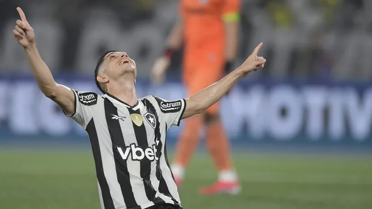 Savarino comemorando gol marcado em partida do Carioca 2025. Foto: Thiago Ribeiro/AGIF