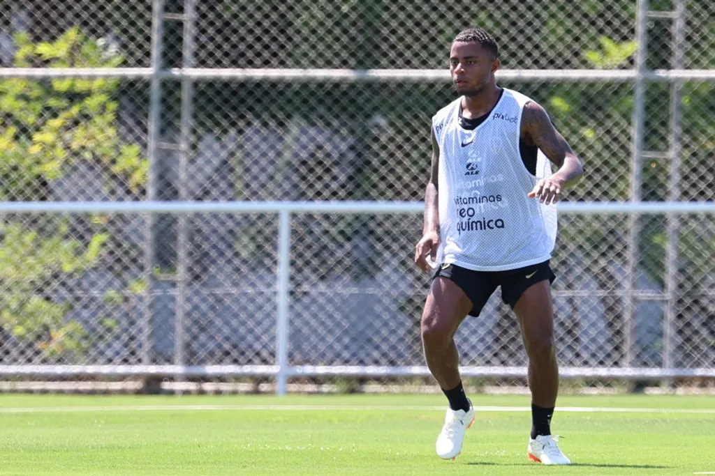 Diego Palacios, do Corinthians, durante treino no Centro de Treinamento CT Joaquim Grava. Foto: Marcello Zambrana / AGIF