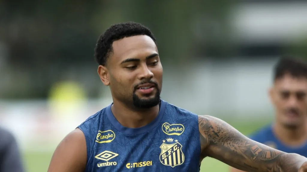 Foto: Reinaldo Campos/AGIF – Wendel Silva não agradou nos treinos e acertou saída do Clube Paulista.