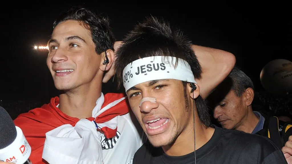 Foto  Ivan Storti / Flickr Santos – Ganso e o atacante ganharam a Copa Libertadores de 2011 com a camisa santista.