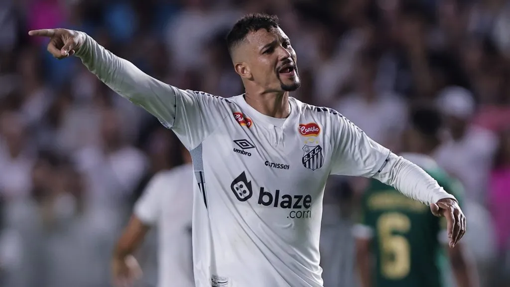 Zé Ivaldo tomou o terceiro cartão amarelo contra o São Paulo