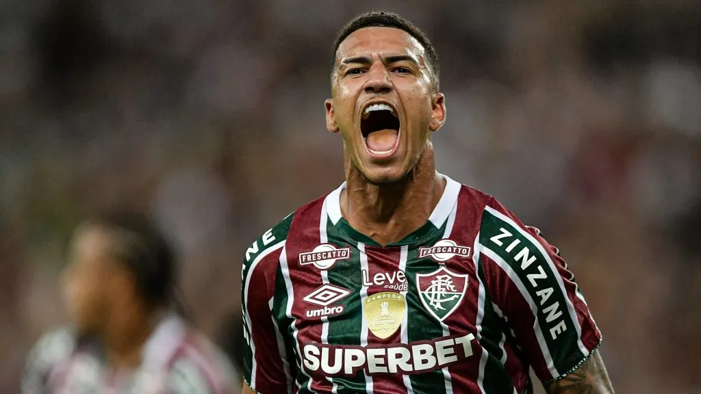 Kaua Elias jogador do Fluminense comemora seu gol durante partida contra o Gremio no estadio Maracana pelo campeonato Brasileiro A. Foto: Thiago Ribeiro/AGIF