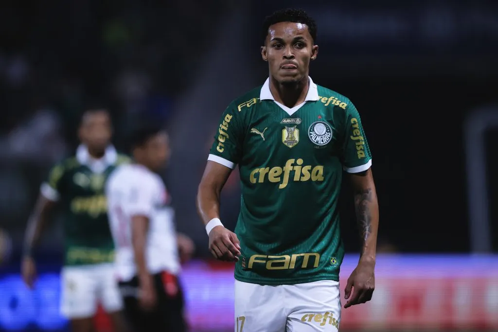 Lázaro permaneceu um ano no rival. Foto: Ettore Chiereguini/AGIF