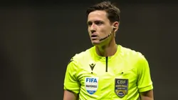 O arbitro Ramon Abatti Abel durante partida.