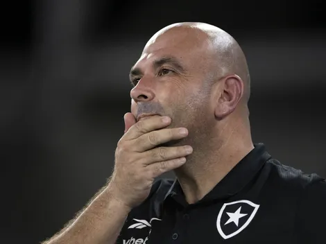 Torcida do Botafogo perde a paciência com Carlos Leiria após derrota na Supercopa