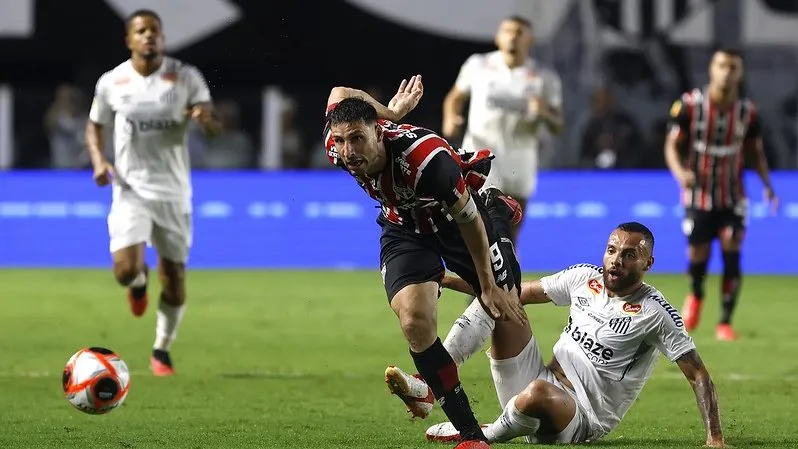 Calleri deu ótima assistência para Lucas Moura, mas passou em branco no clássico. Foto: Rubens Chiri/São Paulo