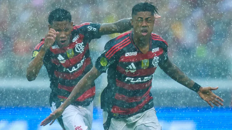 Bruno Henrique marca duas vezes e Flamengo vence o Botafogo por 3 a 1 pela Supercopa do Brasil.