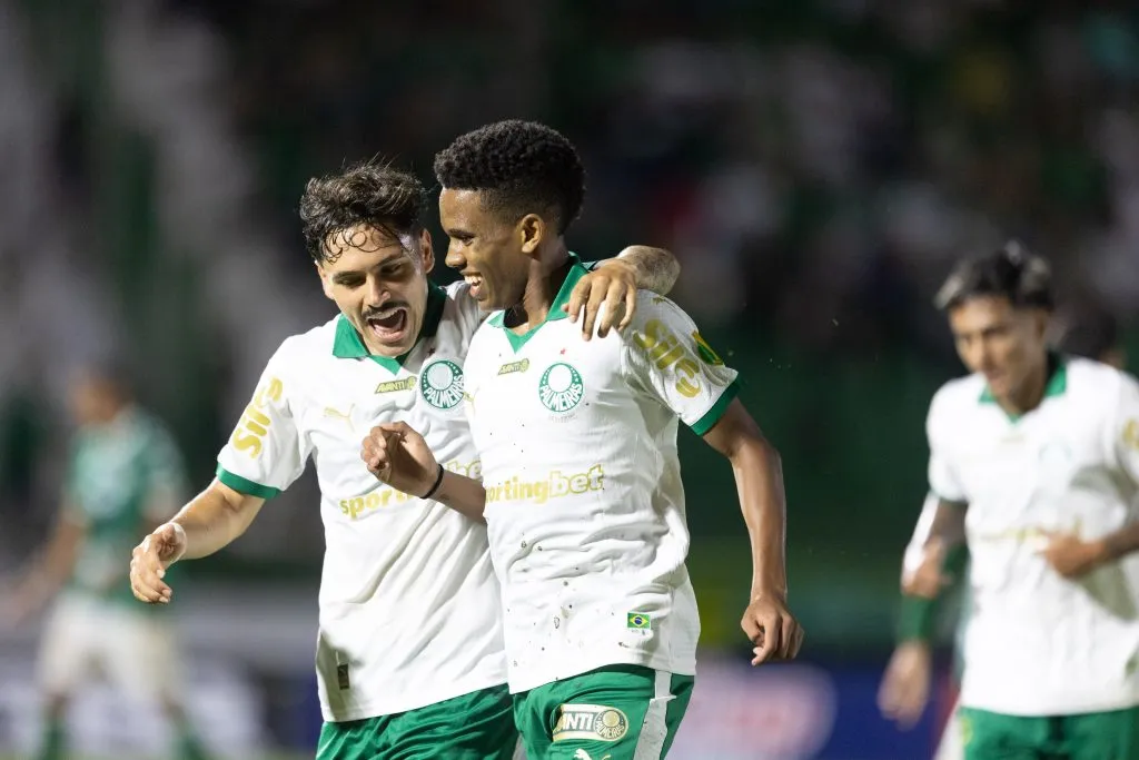 Estêvão comemora gol do Palmeiras. Foto: Diogo Reis/AGIF