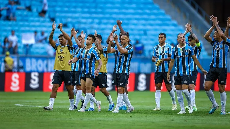Jogadores do Grêmio comemoram mais uma vitória no Gauchão. Foto: Lucas Uebel/Grêmio FBPA