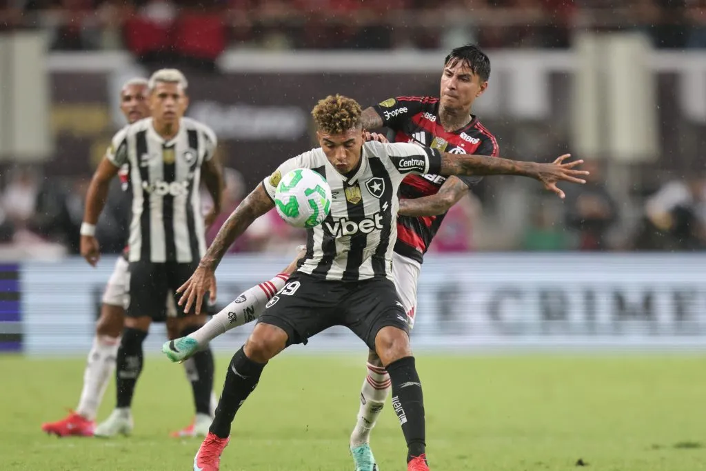 Igor Jesus durante o clássico contra o Flamengo. Foto: Fernando Torres/AGIF