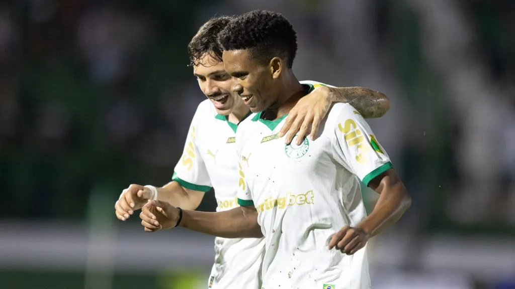 Estevão e Maurício comemorando. Foto: Diogo Reis/AGIF