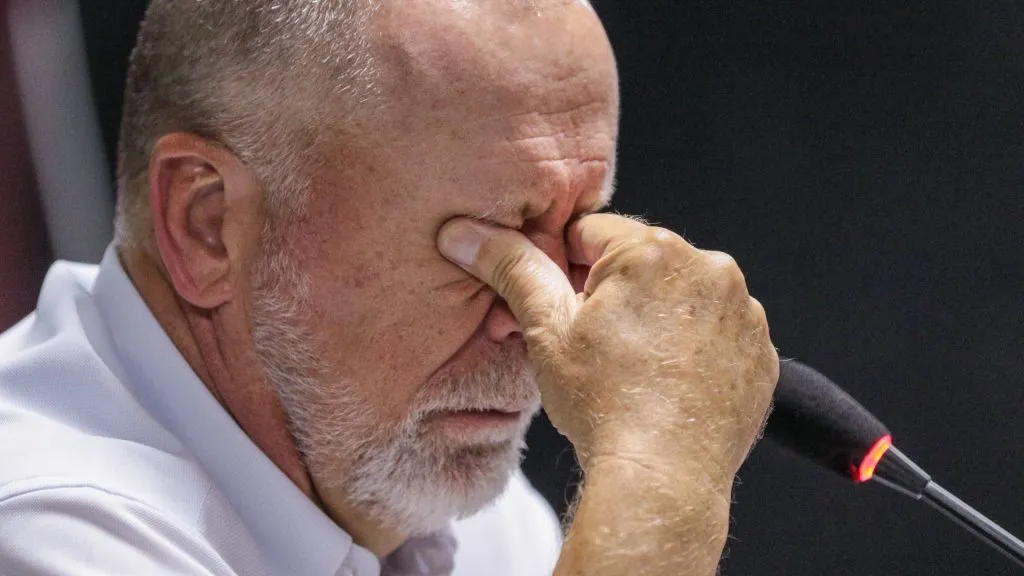 Mano Menezes durante entrevista coletiva. Foto: Robson Mafra/AGIF