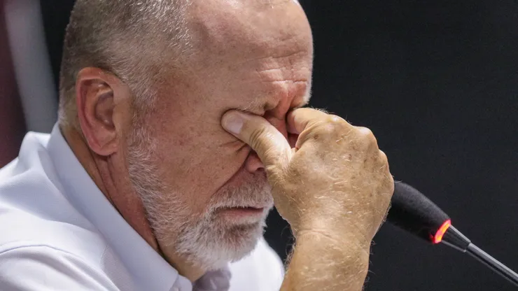 Mano Menezes durante entrevista coletiva após partida entre Athletico-PR e Fluminense, na Ligga Arena, pelo Brasileirão 2024.