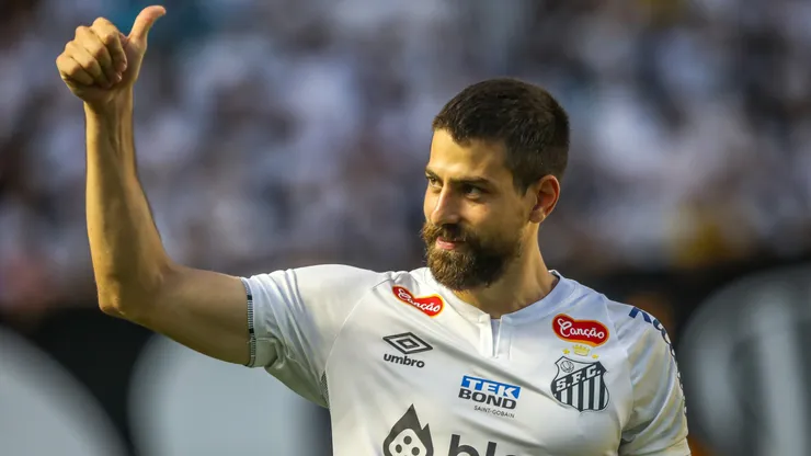 Luan Peres voltará à equipe titular do Santos no clássico contra Corinthians, em Itaquera - Foto: Reinaldo Campos / AGIF