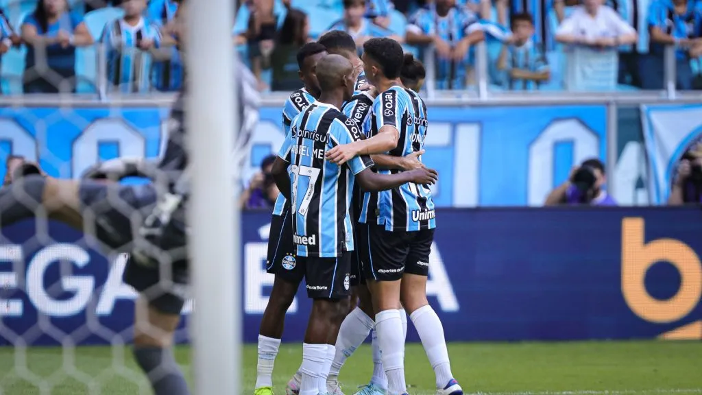 Jogadores do Grêmio comemorando. Foto: Maxi Franzoi/AGIF