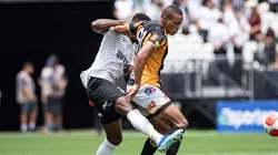Jogadores de Corinthians e Novorizontino dividem bola em partida válida pelo Paulistão. Foto: ZUMA Press, Inc. / Alamy Stock Photo