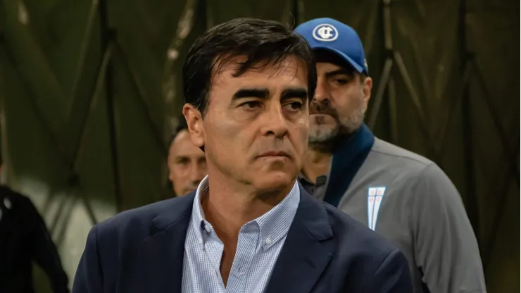 Após aprovação de Quinteros, o Grêmio segue por renovação com zagueiro