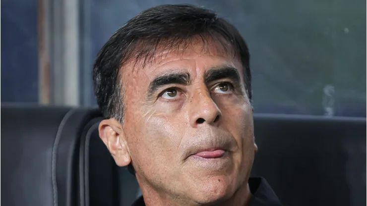Quinteros pede mais reforços no Imortal.