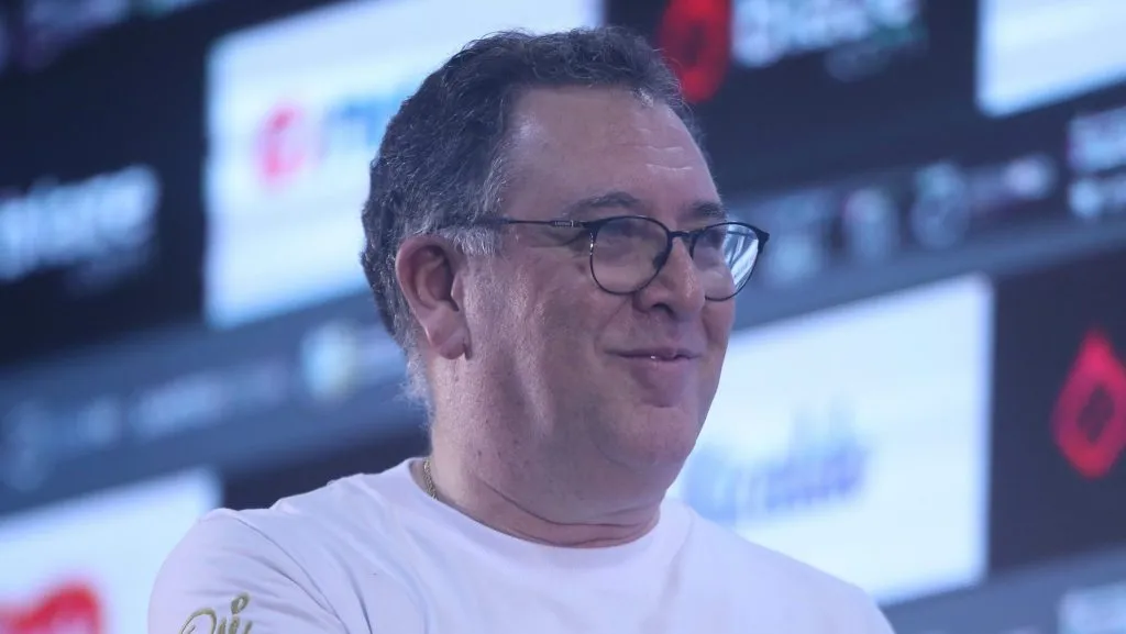 Foto: Reinaldo Campos/AGIF – Marcelo Teixeira durante apresentação de Ney Jr. na Vila Belmiro.