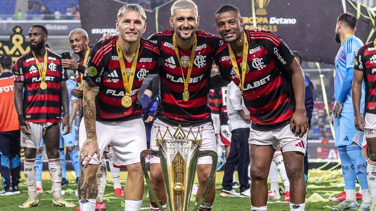 Flamengo venceu o rival Botafogo para ganhar sua primeira supercopa em quatro anos Foto: Fernando Torres/AGIF