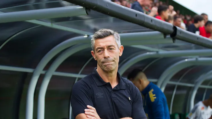 Pedro Caixinha tecnico do Santos durante partida contra o Velo Clube no estadio Benitao pelo campeonato Paulista 2025. Foto: Roberto Gardinalli/AGIF